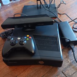 Xbox 360 Slim With One Controller One Game 