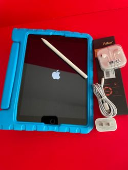 Apple IPad 8th Generation (10.2” Retina/ Latest iOS 26 / 2020 model) 32GB with kids case, Pen & Accessories