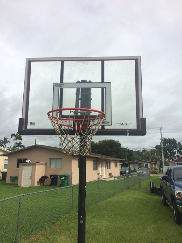Lifetime "shatter proof" basketball hoop