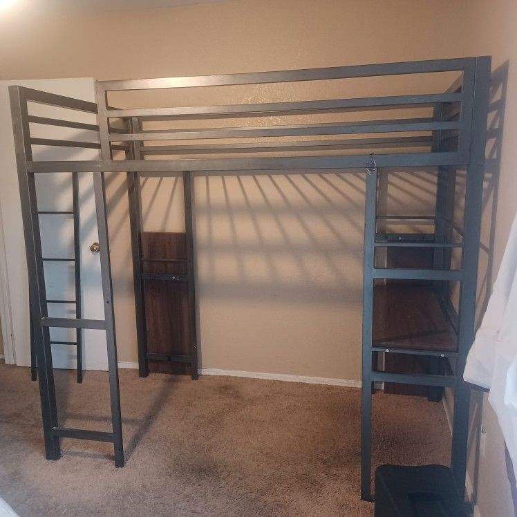 Bunkbed Single With Desk.