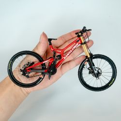 Custom Santa Cruz V10 Nomad MTB Bike Model 1:12 Scale（Ship within 7 days）