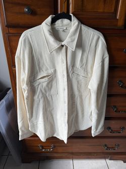 Women’s Sweater (Medium)