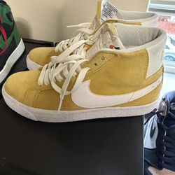 Nike Blazer Size 7