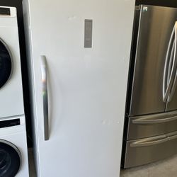 Frigidaire 20 Cu Upright Freezer In White 