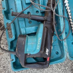 Makita HT512C Rotary Hammer Drill SDS With Max Bit.