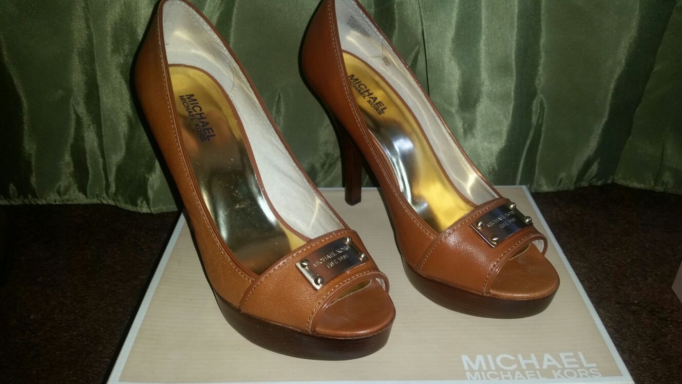 New Michael Kors shoes size 9