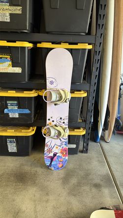 128 girl snowboard Morrow