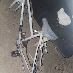 COMBLETE  FRIM HUFFY  26INCH 21SPEED EVERYTHING IS GOOD CONDITION 