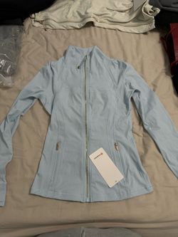 Womens size 6 Lululemon R€P$ jacket