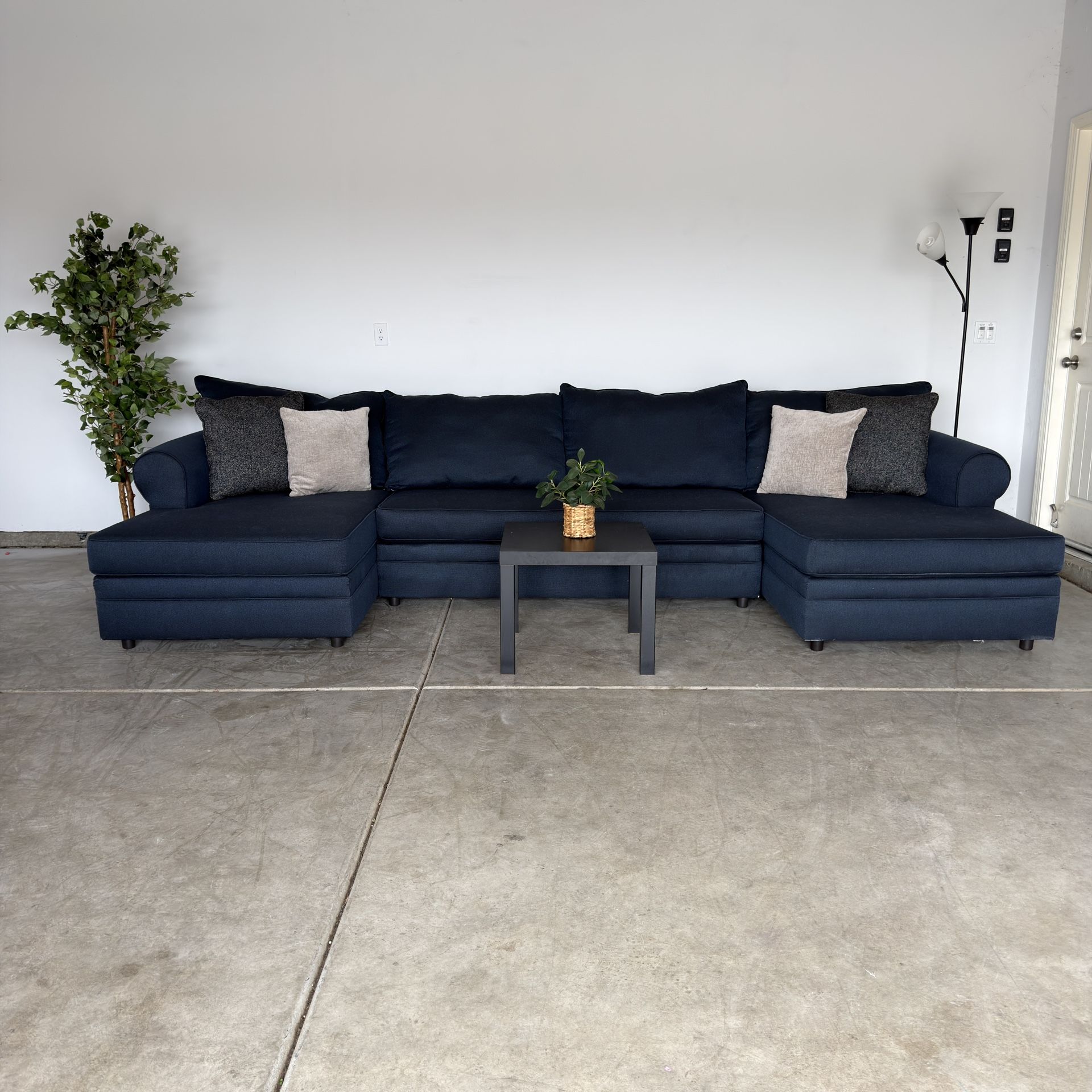 Can Deliver Navy 3 Piece Sectional