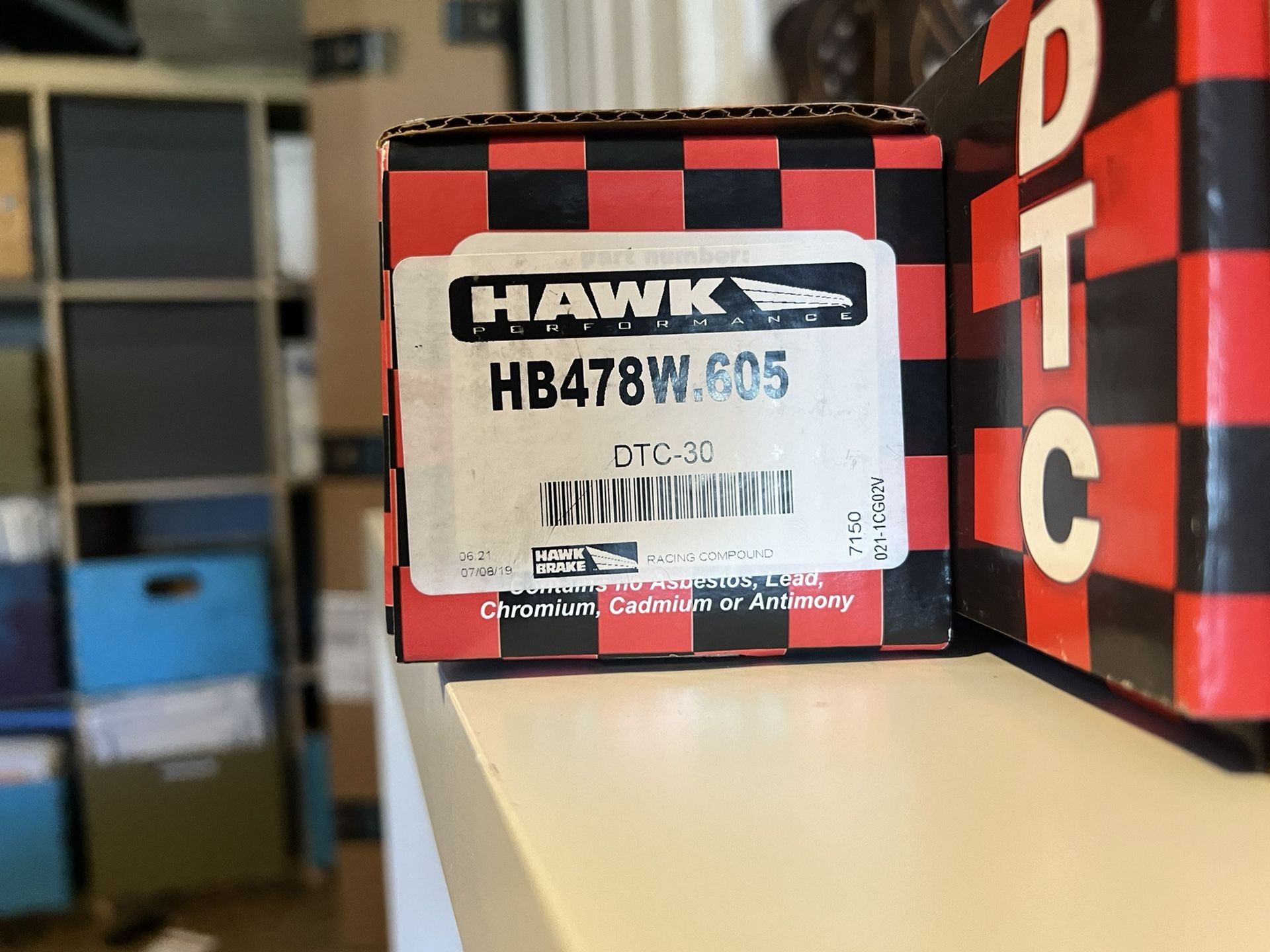 Hawk HB275F.660 Street Front Brake Pads | Ford Taurus SHO/ Taurus (95-07) (HB275F.660)