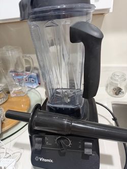 Vitamix blender 5200 with 64 oz container