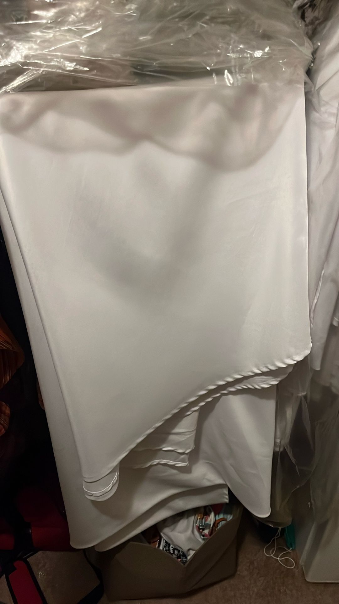 6 Round Table White Wedding Linens