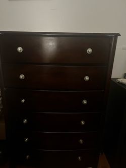 Six drawer dresser in fair condition