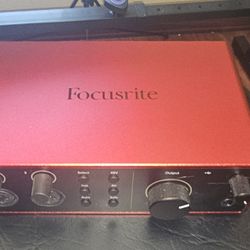 Focusrite Scarlett 4th Gen 4i4 And Mic W/ Stand Combo