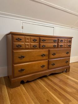 Wooden dresser with 7 drawers