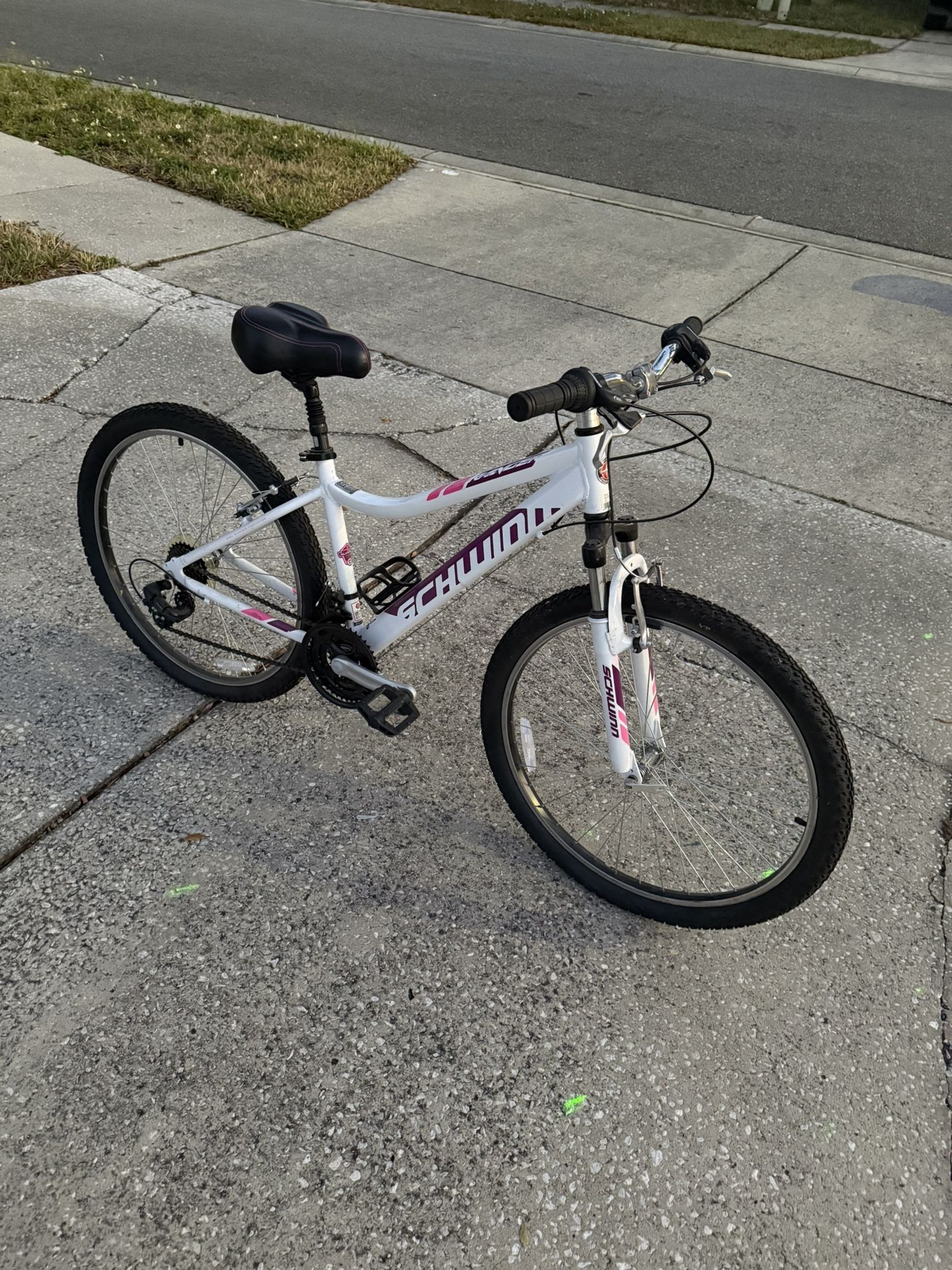 Schwinn Women's Ranger 26" Mountain Bike - White