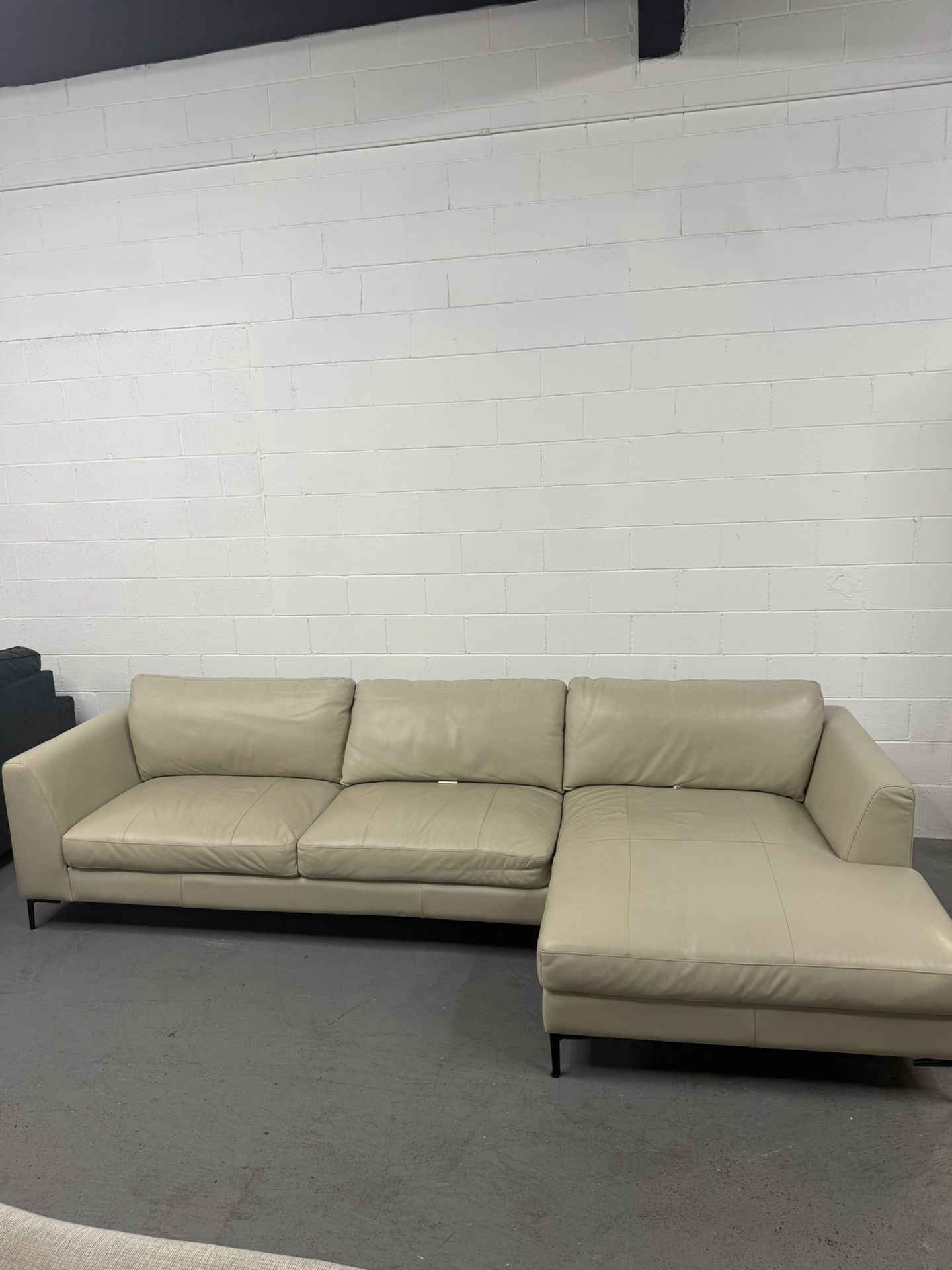 (Free Delivery) Leather Cream Sectional Sofa Couch