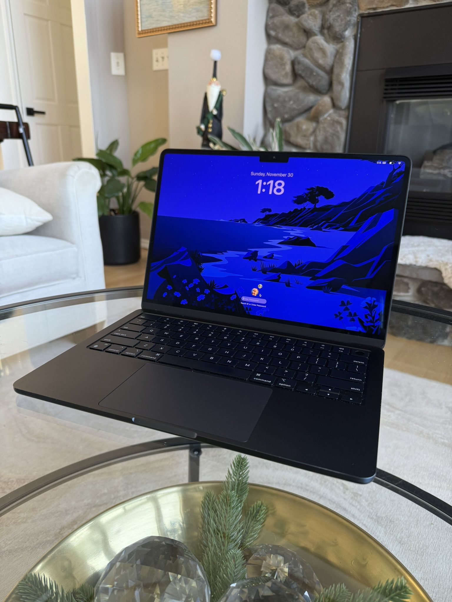 2022 MacBook Air 13” With M2 Chip 8GB RAM