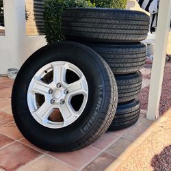 245/75R17 Jeep OEM Wheels And Tires 