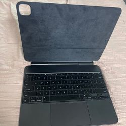 iPad 13 pro Magic keyboard