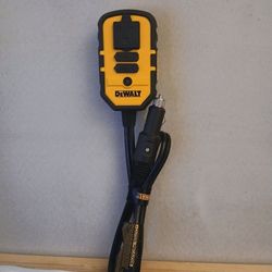 DEWALT 140-WATT Portable Power Inverter for Car