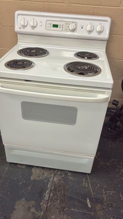 Like new GE electric stove white