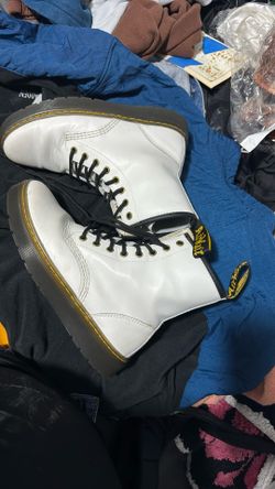 Dr .Martenes,white Size 6