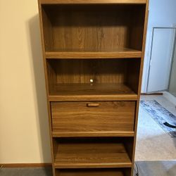 Bookcase/shelf