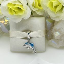 Beautiful 925 charm for Pandora moments bracelet.