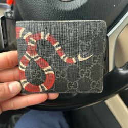 Gucci King snake Wallet GG Supreme 