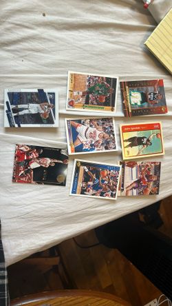8 Basketball Cards Including A Dahntay Jones Jersey Card And Iggy Rookie Card