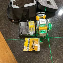 DeWalt Green 360 Laser Level + case + battery + charger