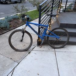 Santa Cruz Superlight Full Suspension Mountain Bike – Fox / RockShox SID