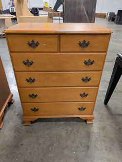 Classic STATTON Five-Drawer Wooden Chest