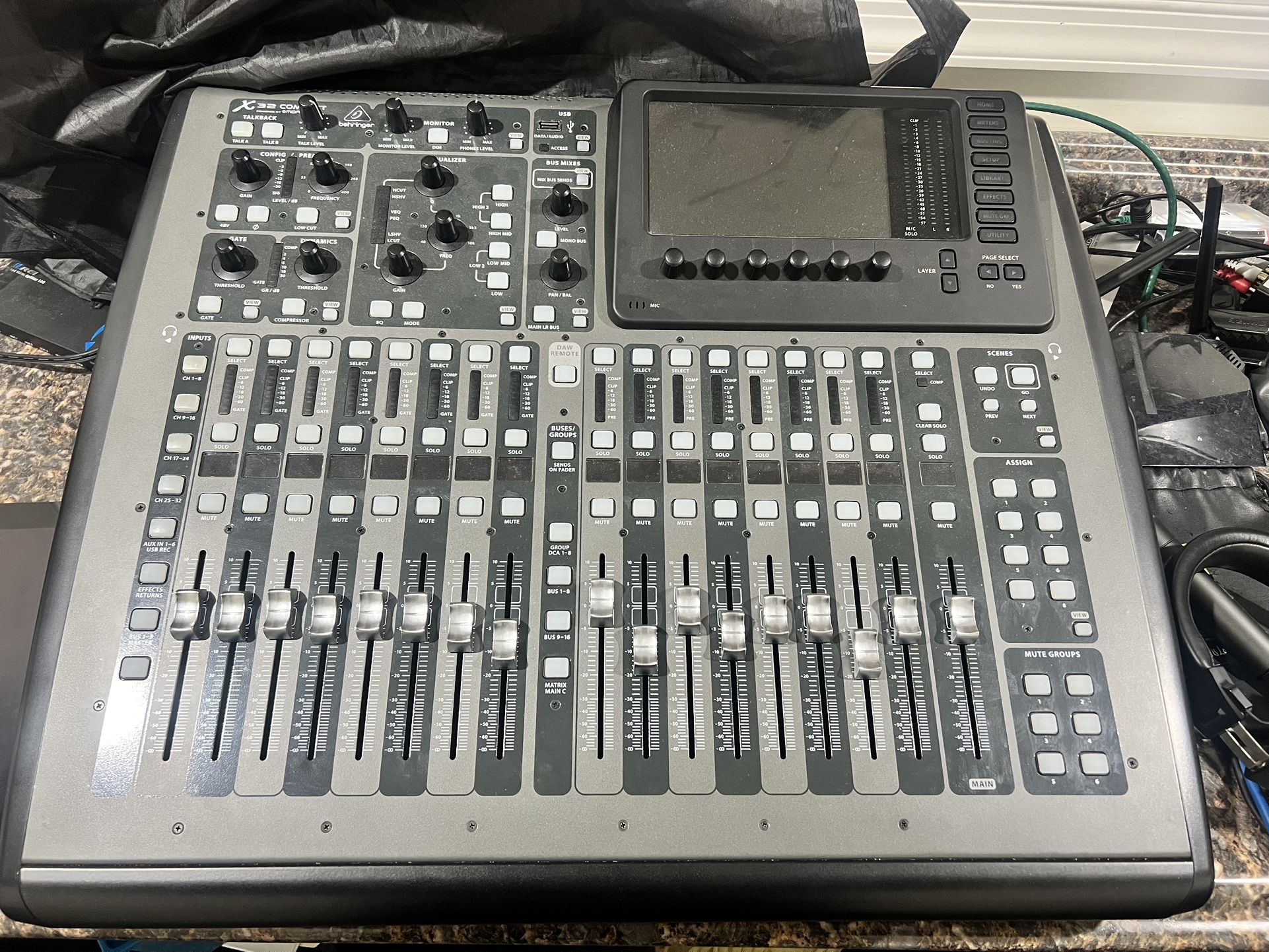 Behringer X32 Compact