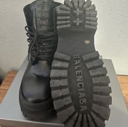 Balenciaga strike boots