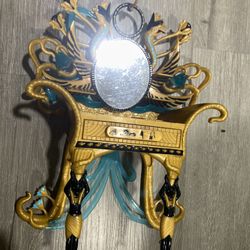 Monster High Cleo Vanity 