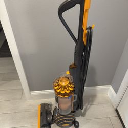 Dyson Ball Bagless Vacuum Cleaner 