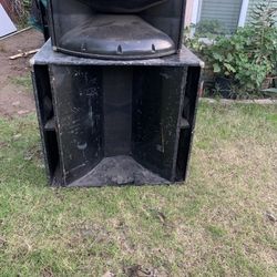 Stanley Scream 15 Inch duel, Cabinet Folded Horn And Peavey Twitter in total I got four boxes
