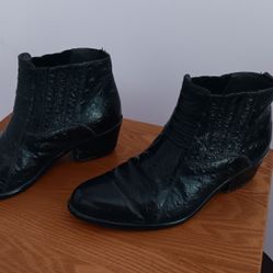Nice Men's Low Boots Good Condition..size 7 