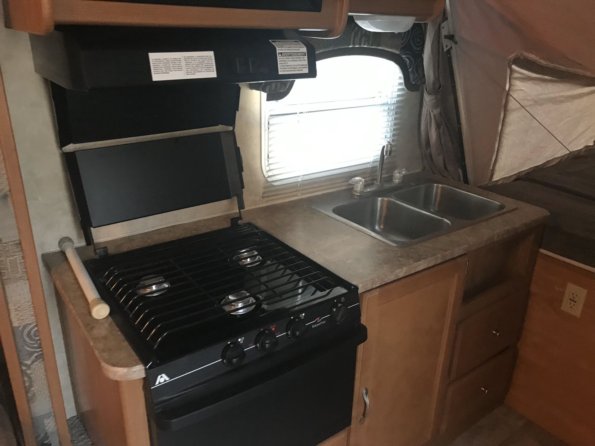 23’ 2007 Travel Trailer NEW Reduced price WELL below NADA Guides for