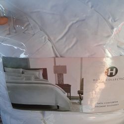 Twin Hotel Colección Comforter From Macy’s