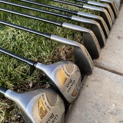 GOLDEN BEAR GOLF IRONS/CLUBS, 10 PC (3 Wood, 5 Wood, #3,4,5,6,7, 9,P, Putter)