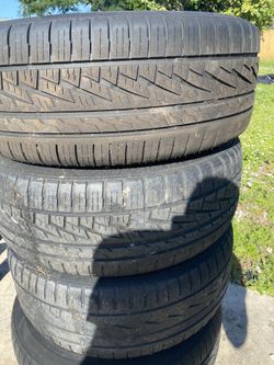 2005 Chrysler 300 tires and rims