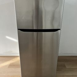 LG Refrigerator In Stainless Steel 20 Cu ft