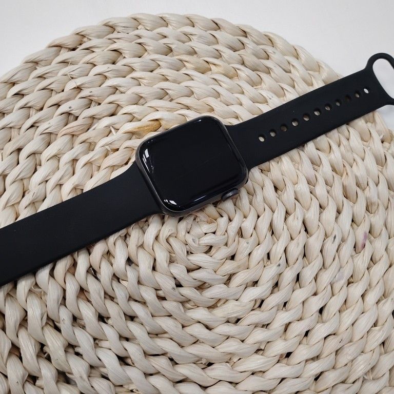 Apple Watch SE Smartwatch
