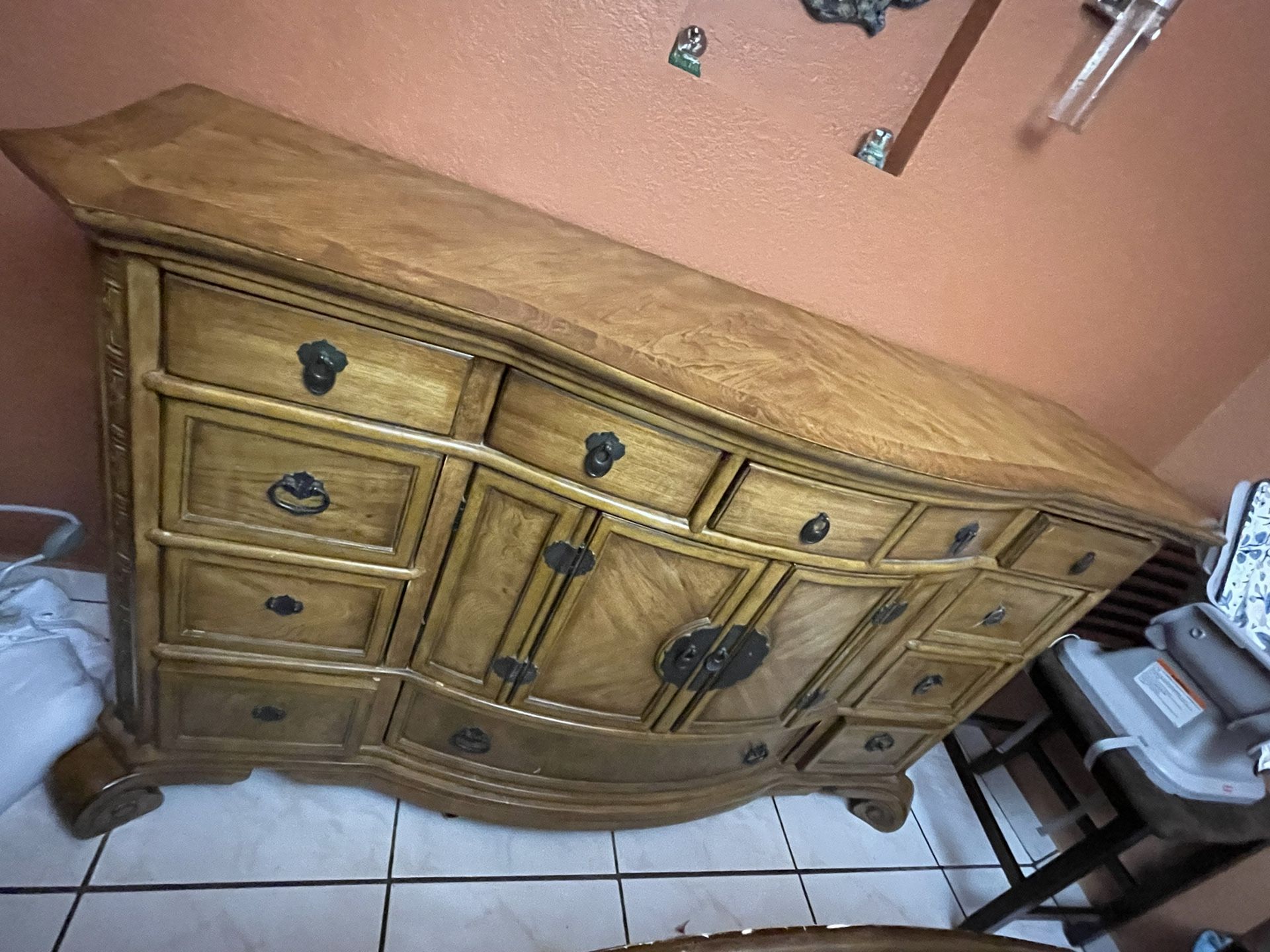 Dresser 