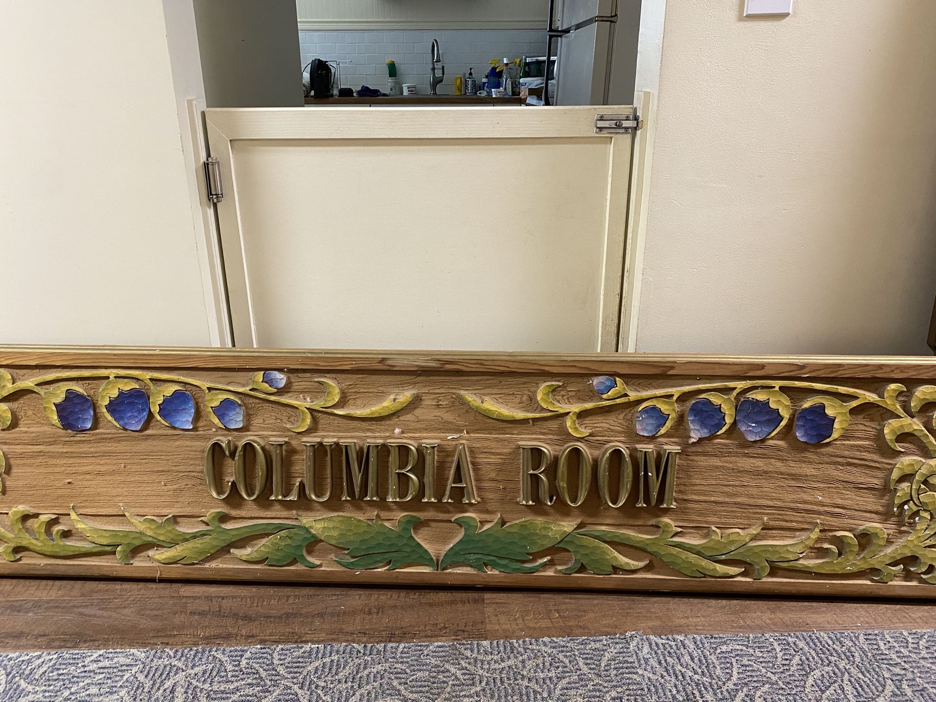 Solid wood, Columbia sign