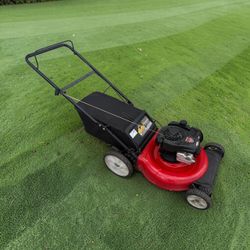 *Needs Carb Cleaned* Yard Machines 21” Gas Lawn Mower - Briggs & Stratton 140cc Push Mower. Has compression, cranks up with starter fluid. Needs carbu